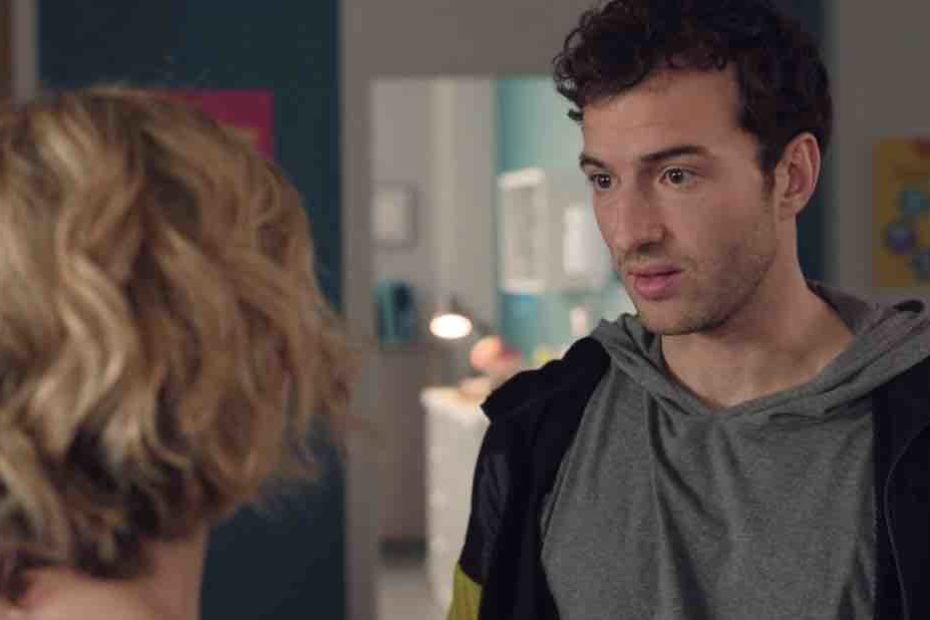 Plus Belle La Vie spoiler : Samuel découvre le lourd secret de Jennifer (VIDÉO épisode du 23 avril)