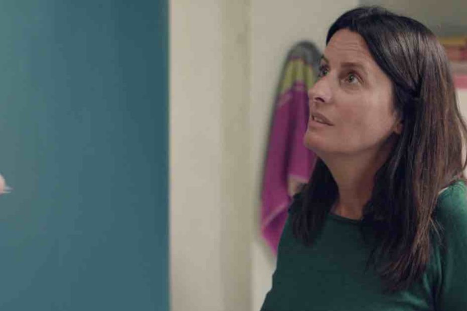 Plus Belle La Vie spoiler : Luna tend la main à sa co-détenue... (VIDÉO épisode du 14 novembre)
