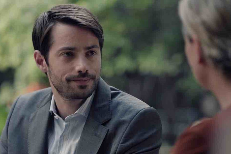 Plus Belle La Vie spoiler : à quoi joue Julie avec Ulysse ? (VIDÉO épisode du 18 novembre)