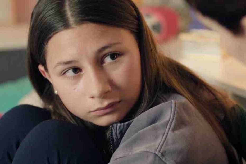 Plus Belle La Vie spoiler : Lucie terrifiée, elle se confie à Babeth (vidéo épisode du 26 mars)