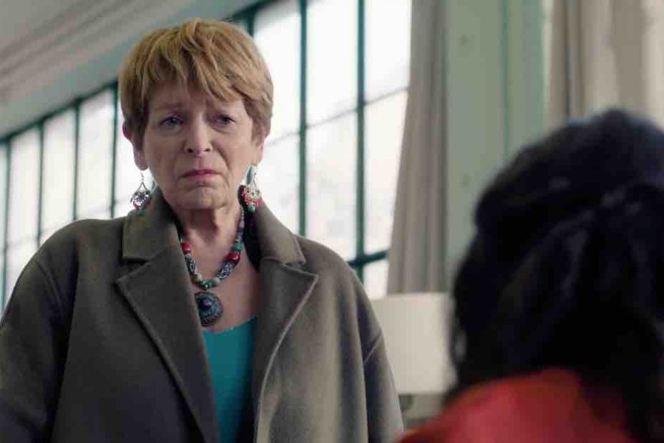 Plus Belle La Vie spoiler : Yolande bouleversée, Jennifer fait une découverte ! (vidéo épisode du 19 mars)