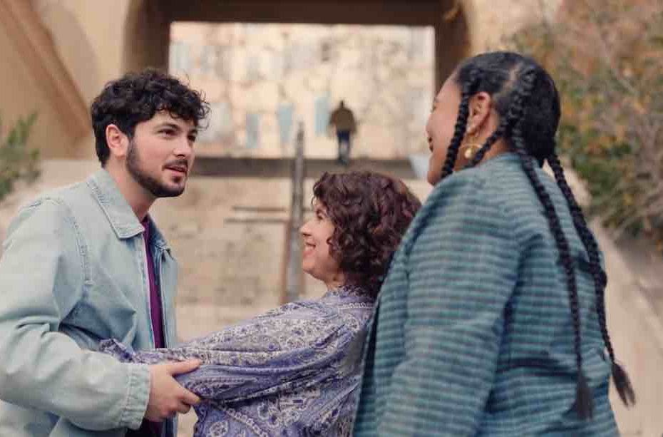 Plus Belle La Vie spoiler : les mamans de Steve débarquent ! (vidéo épisode du 29 avril)