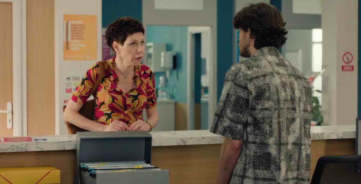 Plus belle la vie en avance du 28 juillet : Babeth surprend Vadim qui... (résumé et vidéo épisode 385 en avance)