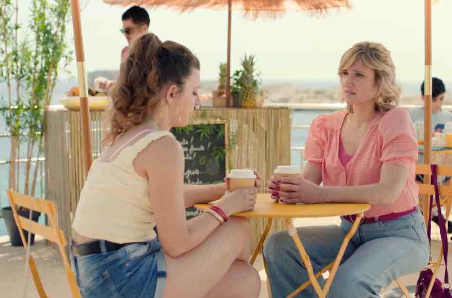 Plus belle la vie en avance du 10 juillet : Jennifer rencontre Deborah (résumé et vidéo épisode 372 en avance)