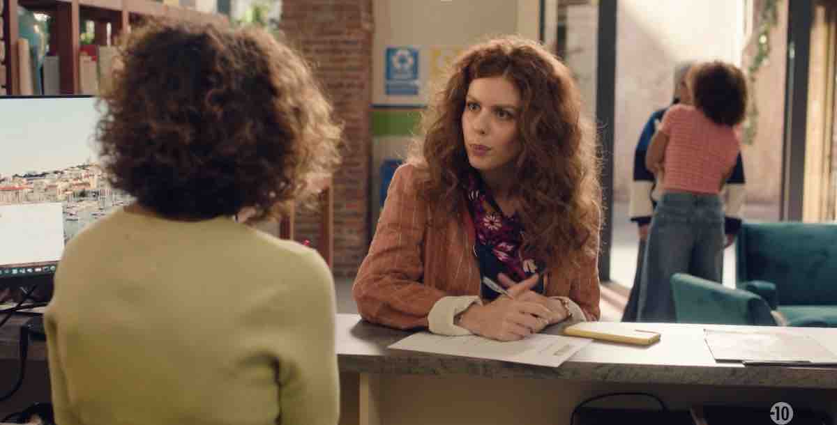 Plus Belle La Vie spoiler : Noémie débarque à la résidence (vidéo épisode du 2 octobre)