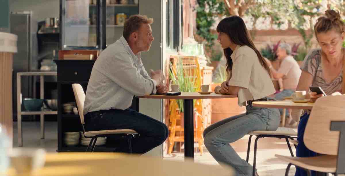 Plus Belle La Vie spoiler : Laura rencontre Eric (vidéo épisode du 10 octobre)