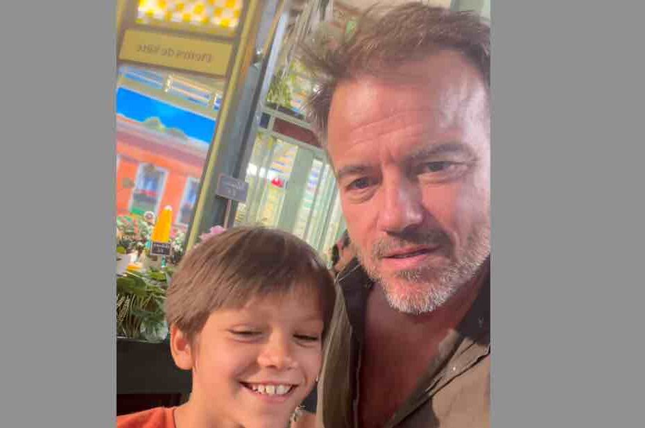 Stéphane Hénon sur le tournage de “Demain nous appartient” : sa visite surprise à son fils Marceau amuse les fans